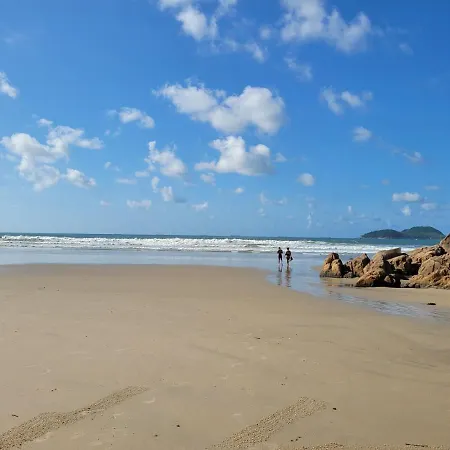 Praia do Tombo - Pé na areia-2