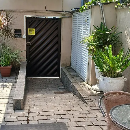 Pousada Parque Suites - Estacionamento e Piscina na Enseada-2